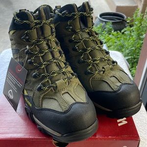 Wolverine Men's Wilderness Olive water, resistance, hiking